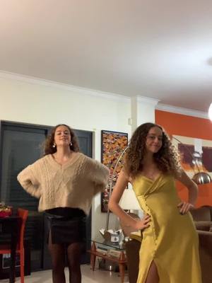 A post by @mafaldaemariana on TikTok caption: Um feliz ano novo 🥳