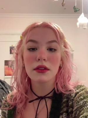 A post by @oliveonthebeat on TikTok caption: 🎀🎀 #fyp #pinkhair