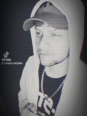 A post by @rapper_mit_herz on TikTok caption: Bin ich auf deiner #foryou ?          #fürdich #👑la_familia👑 #fy #follow #viral #la_familia🤜❤🤛 #NRW #germany #ruhrpott #shadowbanned #fürdichseite #tiktokdeutschland #fyp