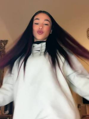 A post by @mare._.fuori on TikTok caption: rosa riccii #teresa #ciroricci #viralepls #cstaomarfor #foryoupage #xte #perte #viral #marefuori #andiamoneiperte