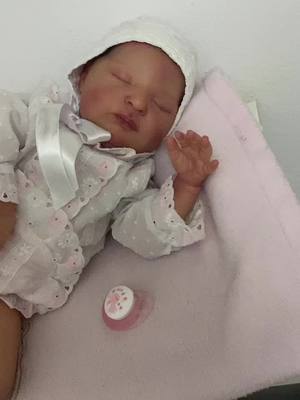 A post by @mariacreations18 on TikTok caption: #rebornbaby #parati #rebornkit #babyreborndoll #beberebornrealista #artistareborn #live #Reborndolls #laurabonniebronw #reborn