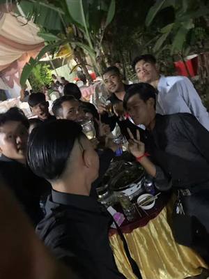 A post by @s___h___55 on TikTok caption: ពេលមិត្តខ្ញុំស្រវឹង🍻😅