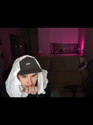 A post by @_hope_men_ on TikTok caption: Кая изменяет парадеевичу... #paradeevich #koreshzy #dipfeed #twitch #rek