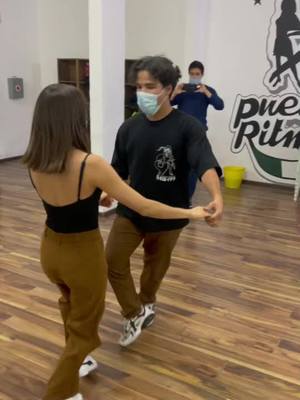 A post by @vicente_andreamx on TikTok caption: Quién se apunta a nuestras clases? 🥵 #fyp #salsa #bachata #viral #baile #couple