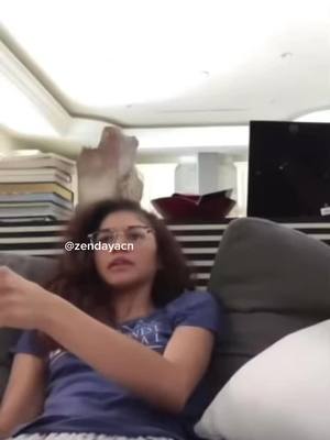 A post by @zendayacn on TikTok caption: Zendaya playing video games is so funny🤣!! #zendaya #zendayacoleman #foru #fyp #viral