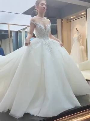 A post by @xncb7 on TikTok caption: A wedding dress with a variety of ways to make your beauty boundless#wedding#weddingtiktok