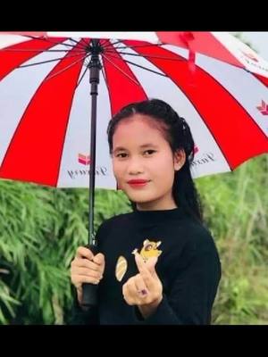 A post by @yoengkhom on TikTok caption: # បបូរមាត់ឡេីងក្រហម😄😄🥰💐