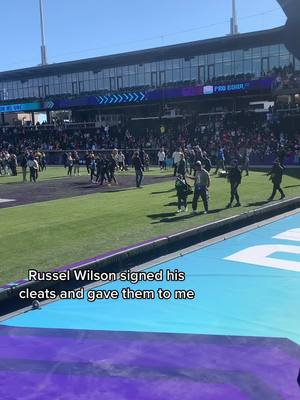 A post by @thuqqinsolo on TikTok caption: Crazy #fyp #nfl @Russell Wilson Thank you  🙏