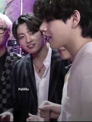 A post by @falililu on TikTok caption: Responder a @falililu Gracias por el apoyo del otro vídeo ♡ #taekuka #vkook #taekook #parati #fypシ #fyp #army #bts_official_bighit #taehyung #jk