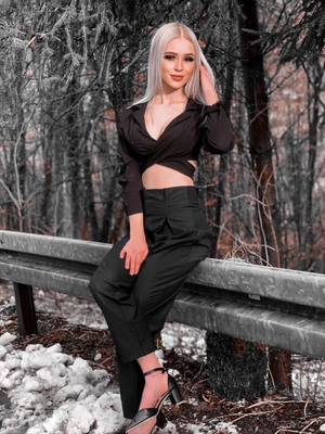 A post by @diese.evy on TikTok caption: @mrs.crisponix ❤️ #foryoupage #foryou #fyp #fy #trend #trending #girl #makeup #viral #bestfriend #BestFriends #Love #strichmännchen