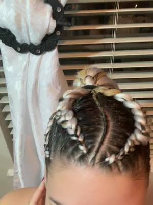 A post by @usermariarv on TikTok caption: @carmenhernandezjimenez #hairstyle