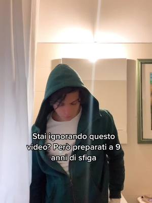 A post by @simsbusiness on TikTok caption: Per annullare guarda il mio video su YouTube e lascia like, link in bio ❤️