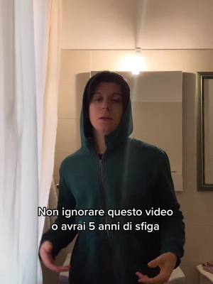 A post by @simsbusiness on TikTok caption: Per annullare vai a guardare il mio video su YouTube e lascia like, link in bio ❤️