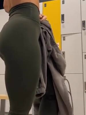 A post by @leggingsab on TikTok caption: #gluteworkout #glutesworkout #glutesgains #gymgains #gymleggings #workoutleggings #fitness #gymgirls #FitTok #leggings #legday