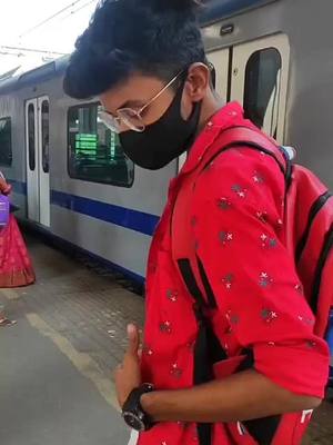 A post by @official_fazal0000 on TikTok caption: 😁😁... #foryoupage #vloggerfazal #tiktokindia #tiktok_india #realwaystation #mumbaiindia @tiktok_india