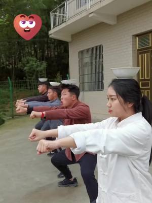 A post by @haidishijie666 on TikTok caption: #CorollaCrossStep #😘😘😘😘😘😘😘😘 #tpy