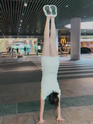 A post by @bingofunny3 on TikTok caption: #fyp #beautiful #handstand