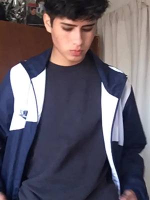 A post by @axelbailonn_ on TikTok caption: el sueter mojado jajaja