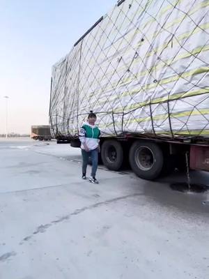 A post by @vaeyue on TikTok caption: Truck lady #driver #foryou #super