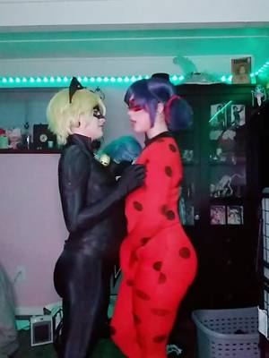 A post by @__lemon.boy__ on TikTok caption: 🖤@xxrat..manxx 🖤#miraculous #miraculousladybug #ladybugcosplay #ladybug #chatnoir #catnoircosplay #miraculouscosplay