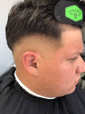 A post by @dgbarbershop on TikTok caption: #usa_tiktok #hair #TalentoTikTok #barbershop