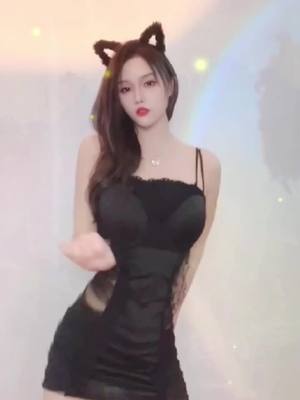 A post by @ppgg122 on TikTok caption: #greenscreenvideo Don't you have a lover yet?#dancegirl #foryou #girl #beautifulgirl #fyp #hotgirl🔥🔥 #WomenOwnedBusiness