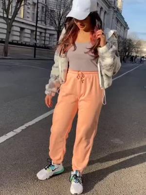 A post by @aleenaannasebastin04 on TikTok caption: 😇😇😇 fun dayy #challenge #dance #ThatNewLookFeeling #uk #mallugram #Outdoors #london #feelinggood #uk #londoneye #tiktok #india