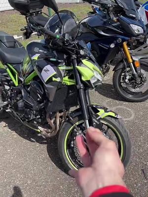 A post by @z900.gp on TikTok caption: Salon du 2 roue agen 47      #moto #pourtoi #foryou #kawasaki #z900 #agen #salondu2roues #Motorsport