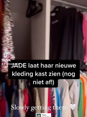 A post by @celappmedia on TikTok caption: Als de kast helemaal gevuld is gaat ze een closet tour geven! Hoe ziet jullie kledingkast er uit? 👇👇👗👔👖 #closet #closettour #walkincloset #clothes #wardrobe #wardrobetour #Jadeanna #viral #Home #house