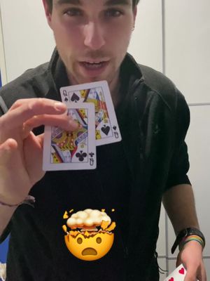 A post by @quimcarpio on TikTok caption: Te exploté la mente?🤯 #distorsion #magic #queen #cards