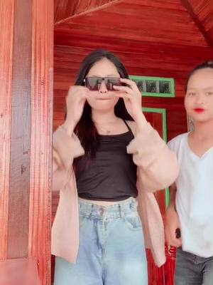 A post by @lyly16479 on TikTok caption: បែកកាវ🤣🤣