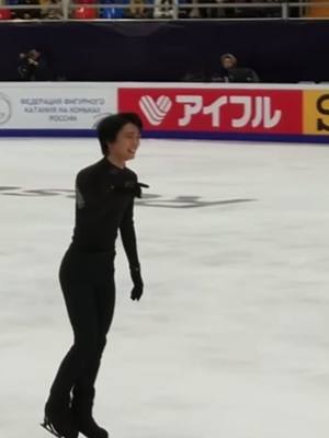 A post by @yuzuruoi on TikTok caption: Happy Yuzu on ice 🥰 #figureskater #figureskating #羽生結弦 #yuzuruhanyu #yuzuruhanyuedit #日本