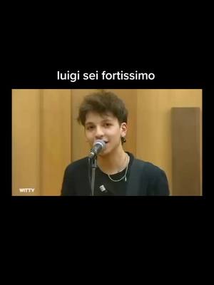 A post by @chri_il.mio.tutto on TikTok caption: lo metto finché non va nei per te perché merita di essere visto😍 #luigistrangis #amici21 #amiciufficiale #perte #luigiamici21 #oreochallenge