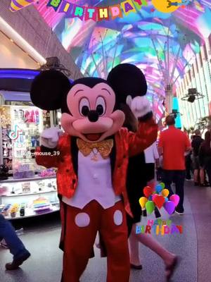 A post by @mickey_mouse_39 on TikTok caption: feliz cumpleaños Robertito 🎉🎂🎊🎈@chaparrita4612 #parati #mickeymouse #happybirthday