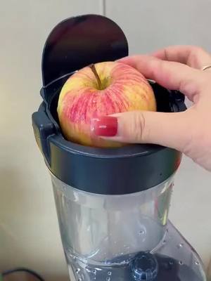 A post by @roenigk_barrell on TikTok caption: Finally, I found a juice machine that can squeeze juice without cutting fruit. The separation of res #goodthing #goodthings #goodthinglife #foryou #fpy