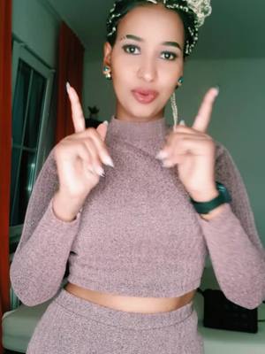 A post by @lulshow123 on TikTok caption: 🤗😘🤗🇪🇷❤@lulshow1