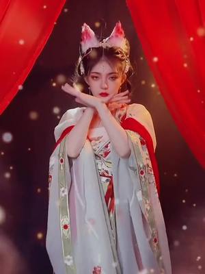 A post by @zipzip07 on TikTok caption: #hanfu #hanfuchinese #chineseculture #foryoupage #hanfugirl #tiktok #hanfu汉服 #汉服