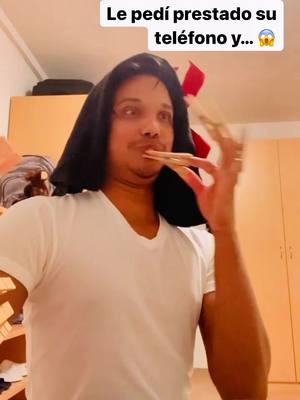 A post by @jesvintage on TikTok caption: Encontré a mi Sugar Mommy 💅#mobile  #mommy #mama  #tiktok  #reels  #comedia  #humor  #movil  #reelsinstagram  #reelsvideo  #video  #reelsviral  #viral  #pareja  #infiel  #uñas