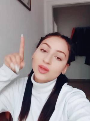 A post by @gaby_gabriela_18 on TikTok caption: #fyp