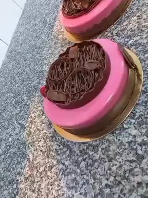 A post by @yah___83 on TikTok caption: gâteau 🎂pâtisserie français 🥰Paris