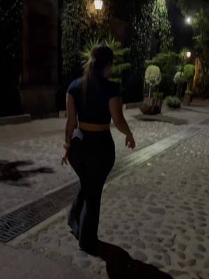 A post by @anabelguzman7 on TikTok caption: Nunca aprendí a echarme la marometa 🥹 Lol….