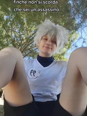 A post by @yumeiguniru on TikTok caption: #killua #killuacosplay #hunterxhunter #hunterxhuntercosplay #killuazoldyck