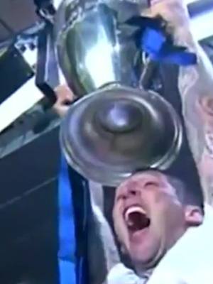 A post by @marcomaterazzi on TikTok caption: E chi se lo scorda più il 22 Maggio.. TRIPLETE 🖤💙 #inter #materazzi #champions #triplete #neroazzurri🖤💙