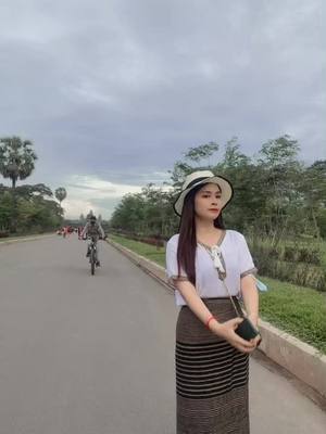 A post by @user12345678nitnit on TikTok caption: អត់ដែលស្គាល់ផងហើយឡើងចូលតួរមែនទែន#foryou #fyp #fypシ