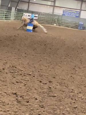 A post by @lizzy.250 on TikTok caption: Turn & Burn 🔥 #fyp #barrelracing #rodeo