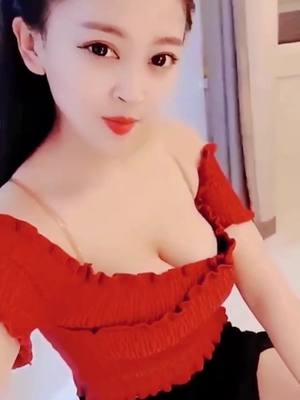 A post by @fashionslvcom on TikTok caption: 🤫dudu#girls #catgirls #fyp #model #sexylady😘💋