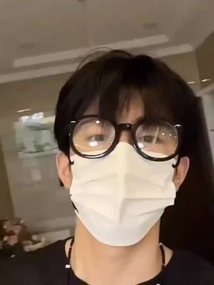 A post by @nsmnsm62 on TikTok caption: #fypシ 朋友们还爱我吗？❣️#tiktok 请鼓励我🥳#foryou 👻❤️📝💯