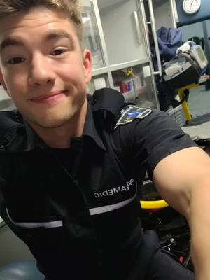 A post by @thierry_lp on TikTok caption: N'hésitez pas à poser vos questions 😁 #pourtoi #ambulance #qc