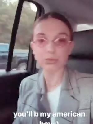 A post by @bunnysmbb on TikTok caption: mills qui chante yass #pourtoi