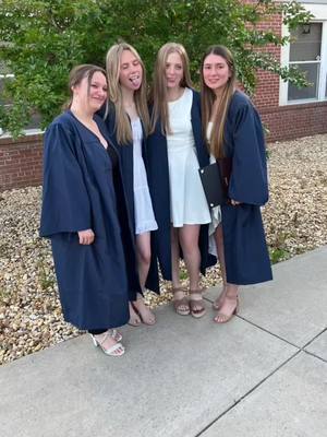 A post by @cwhit8 on TikTok caption: #BestFriends #classof2022🎓 #loveyougirls